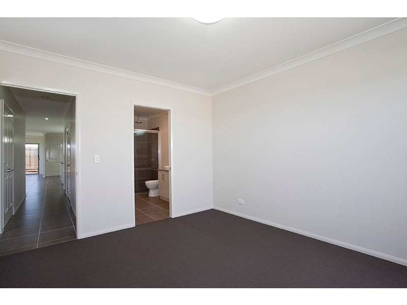 3/7 Alexander Ave, Highfields QLD 4352