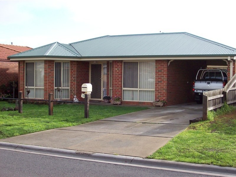 42  Dartmoor Drive, Cranbourne East VIC 3977