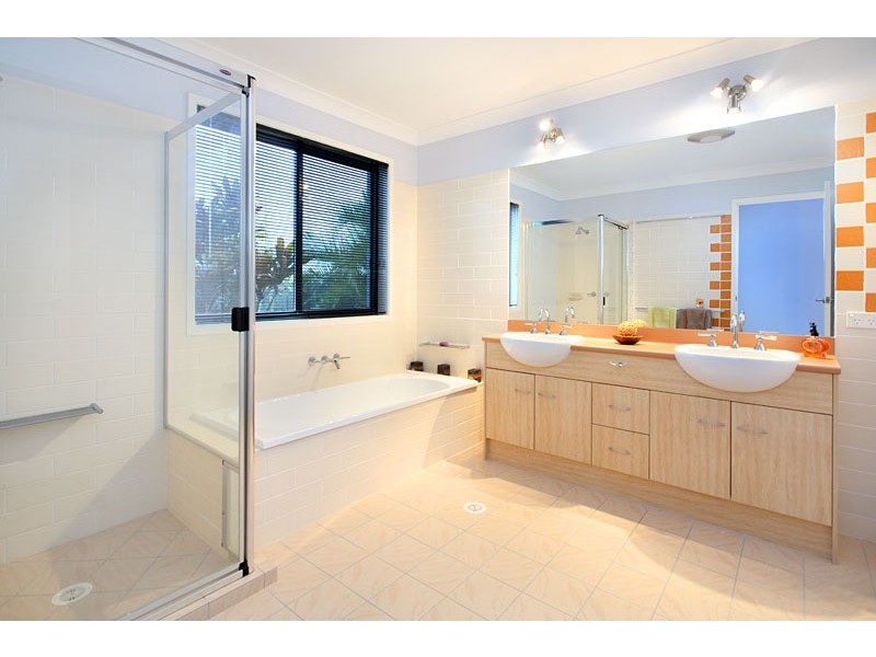 42 Oakwood Rd, Warner QLD 4500