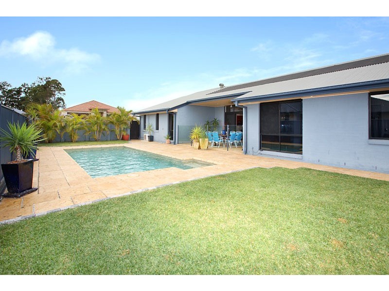 42 Oakwood Rd, Warner QLD 4500
