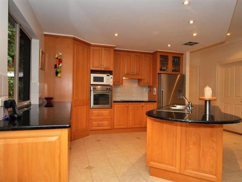 16 Rostrevor Rd, Stirling SA 5152