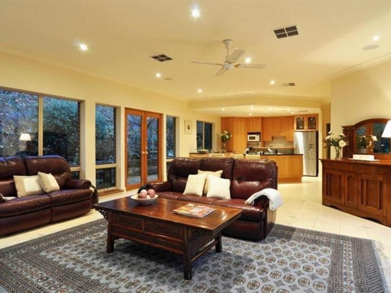 16 Rostrevor Rd, Stirling SA 5152