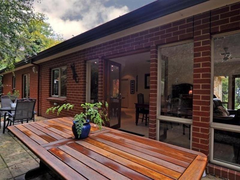 16 Rostrevor Rd, Stirling SA 5152