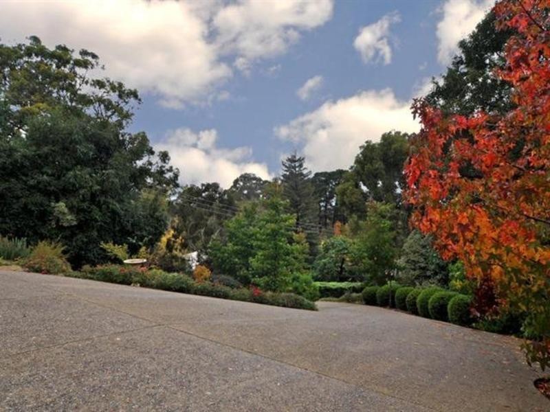 16 Rostrevor Rd, Stirling SA 5152