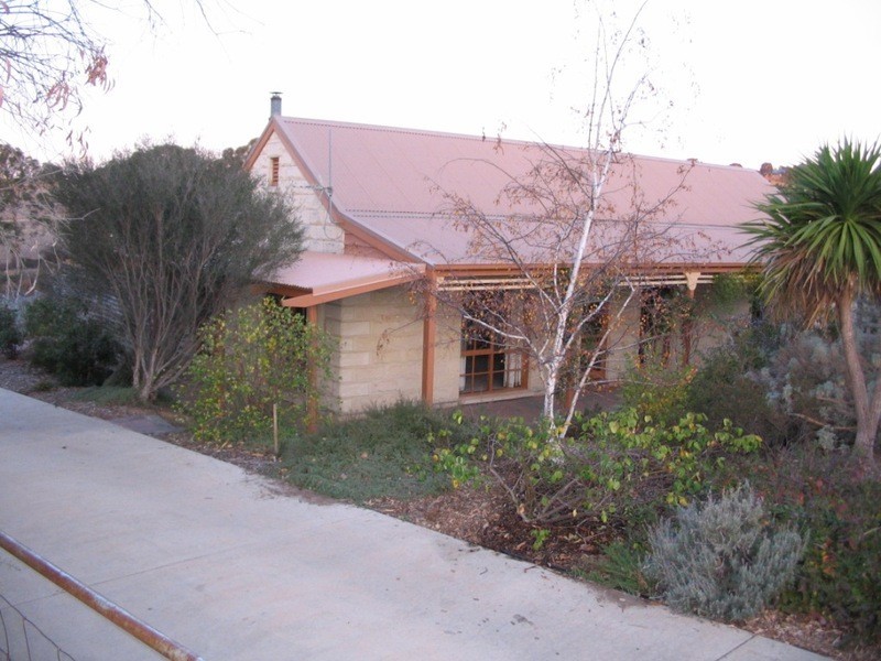 14 Preshaw St, Castlemaine VIC 3450