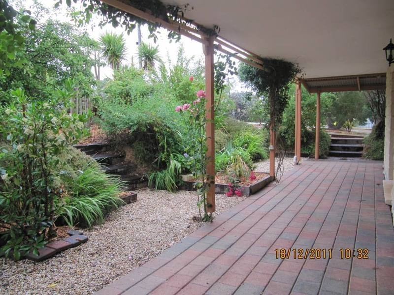 14 Preshaw St, Castlemaine VIC 3450