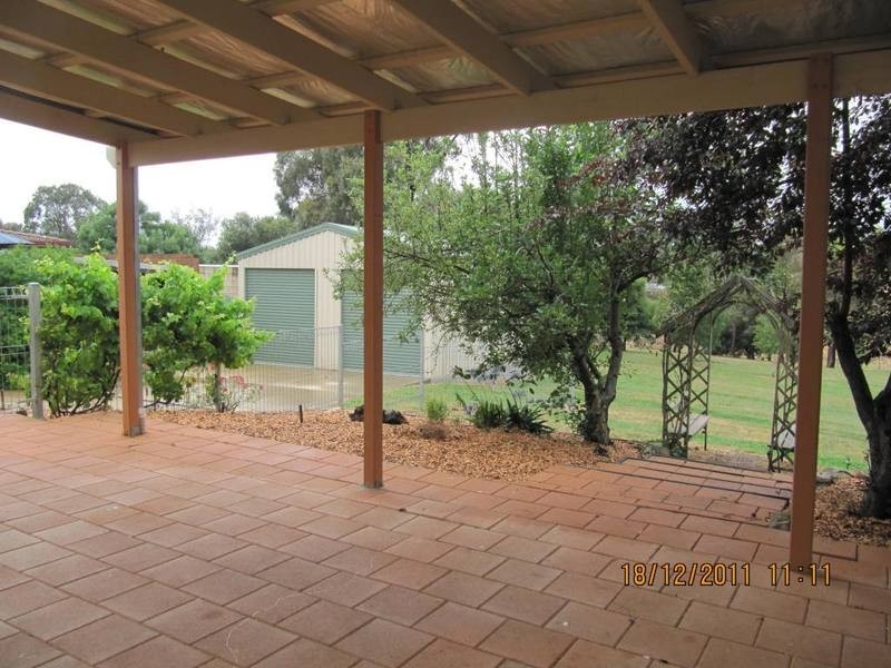 14 Preshaw St, Castlemaine VIC 3450