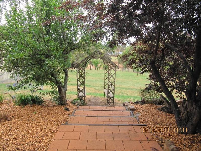 14 Preshaw St, Castlemaine VIC 3450