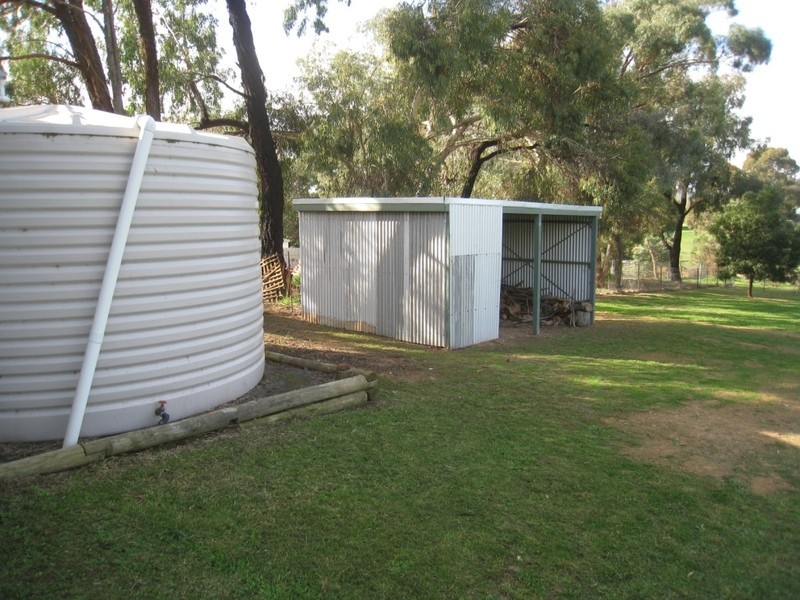 14 Preshaw St, Castlemaine VIC 3450