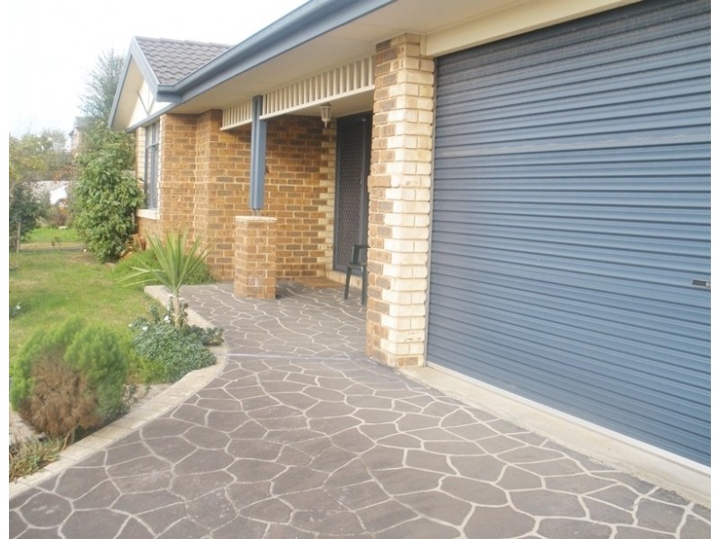 45 Central Parkway, Cranbourne VIC 3977