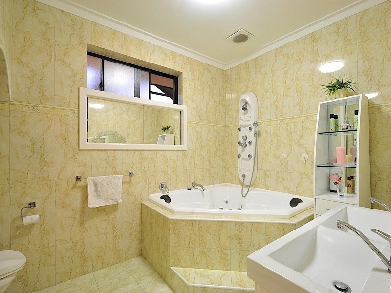 28 Campbell Drive, Hillarys WA 6025