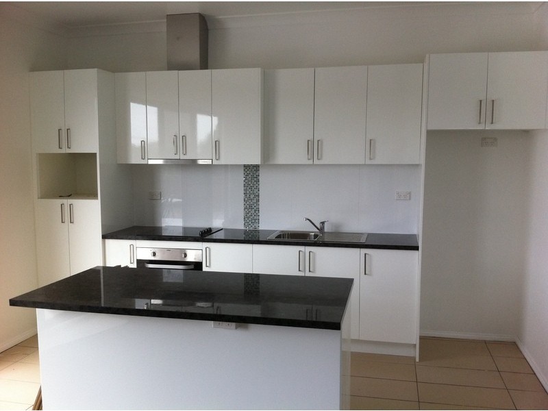 8 Ruddock St, Corrimal NSW 2518