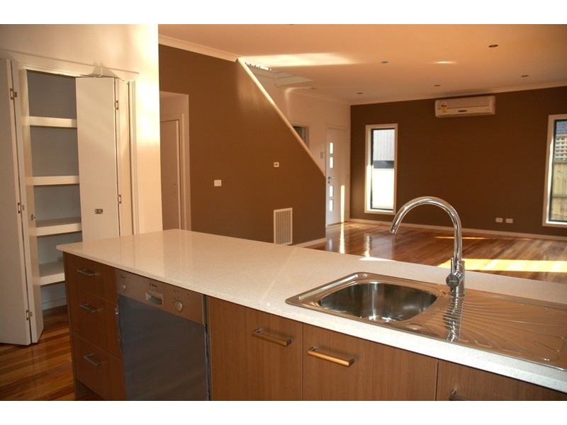 4/18 Ross Road, Croydon VIC 3136