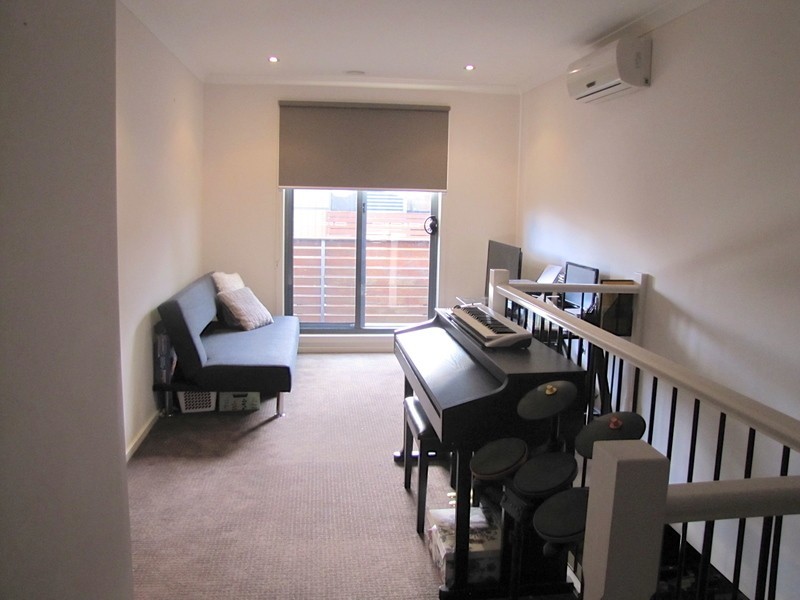 4/18 Ross Road, Croydon VIC 3136