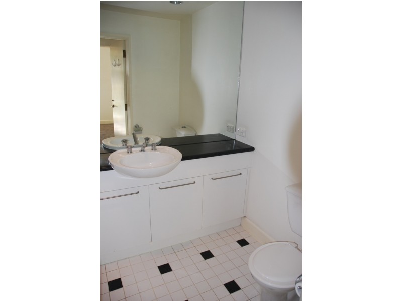 65/211 Wellington Parade South, East Melbourne VIC 3002