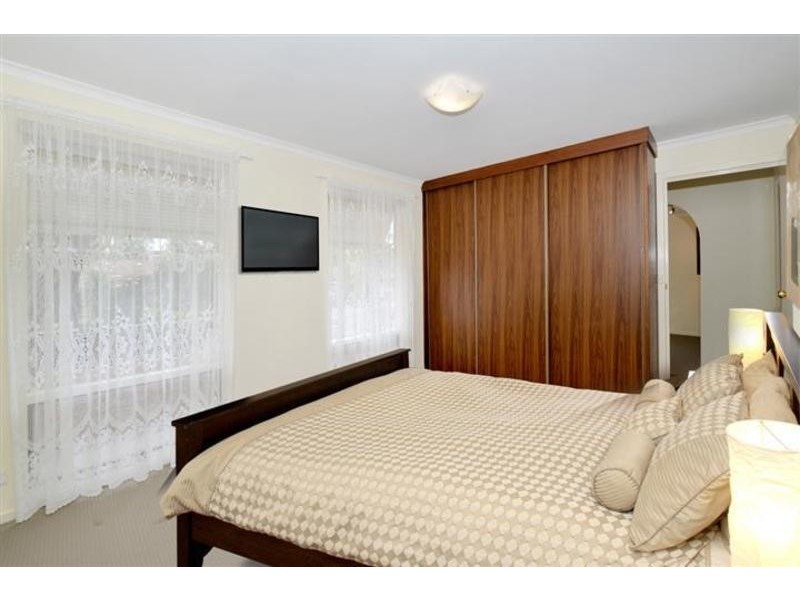 10 Barrdickson Crescent, Happy Valley SA 5159