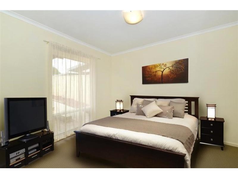 10 Barrdickson Crescent, Happy Valley SA 5159