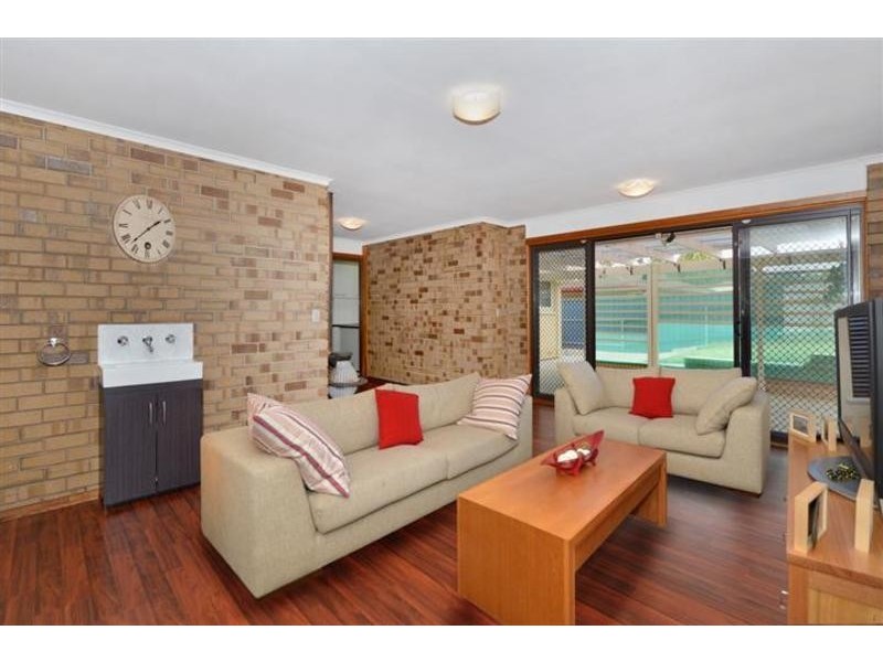 10 Barrdickson Crescent, Happy Valley SA 5159