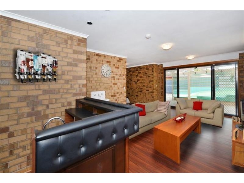 10 Barrdickson Crescent, Happy Valley SA 5159
