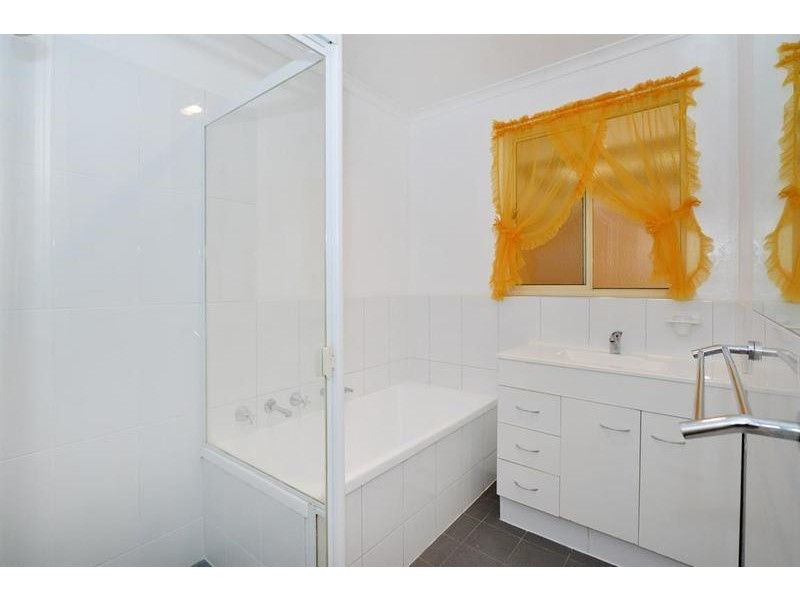 10 Barrdickson Crescent, Happy Valley SA 5159