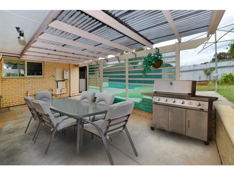 10 Barrdickson Crescent, Happy Valley SA 5159