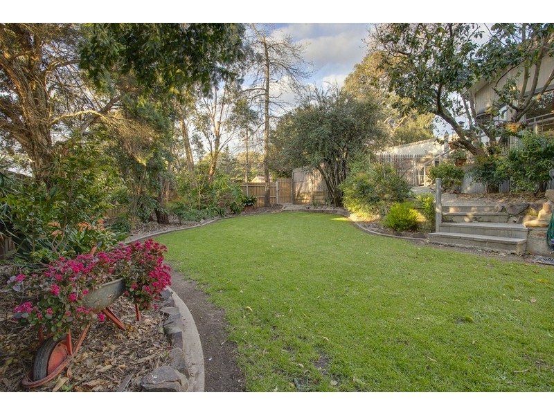 15 Moore Street, Ferntree Gully VIC 3156