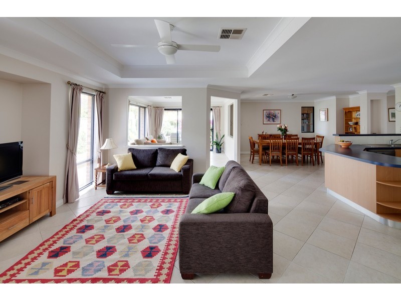 56 Minjah Circuit, Carramar WA 6031