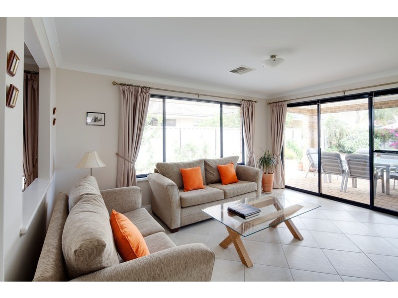 56 Minjah Circuit, Carramar WA 6031