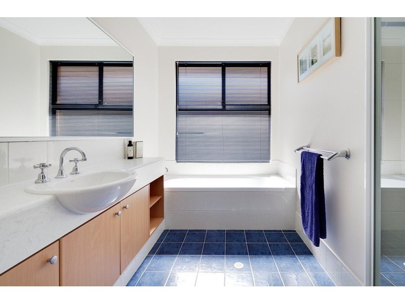 56 Minjah Circuit, Carramar WA 6031