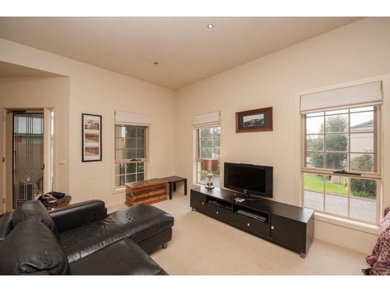 2/705 Hodge Street, Glenroy NSW 2640