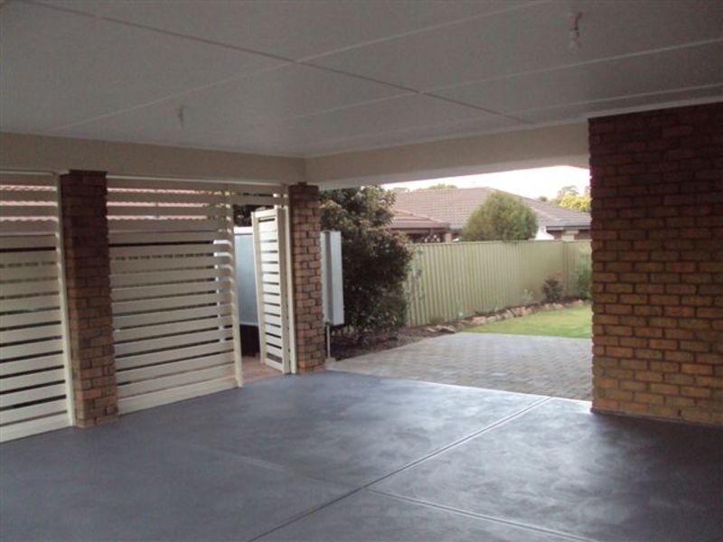 10 Normandy Rd, Woodcroft SA 5162