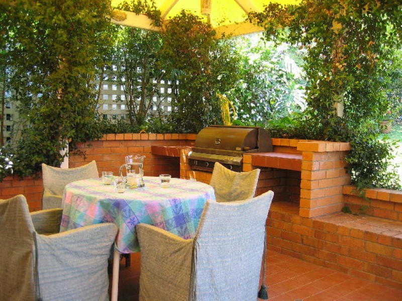 24 Camira Street, St Lucia QLD 4067