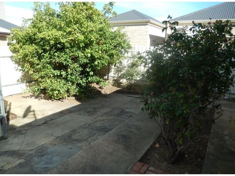 33 Findon Road, Woodville South SA 5011