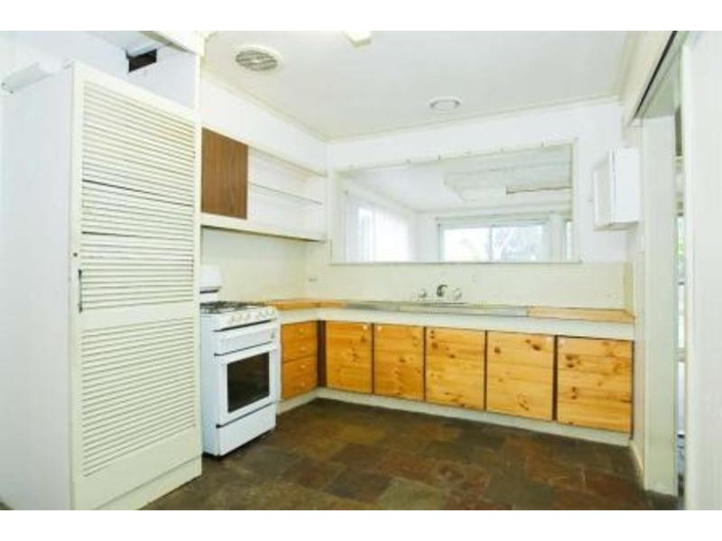 51 Cypress Avenue, Brooklyn VIC 3012