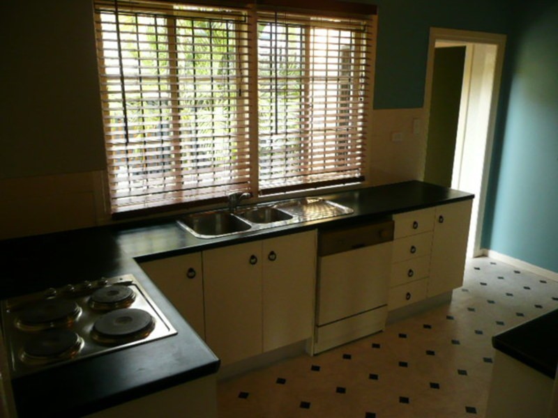 65 Reuben St, Holland Park QLD 4121