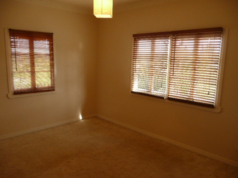 65 Reuben St, Holland Park QLD 4121