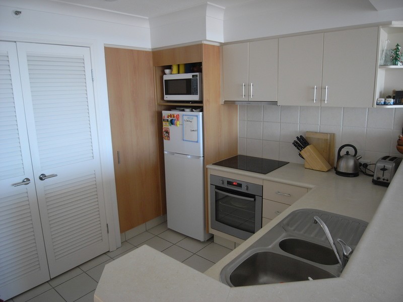 1065/2633 Gold Coast Highway, Broadbeach QLD 4218