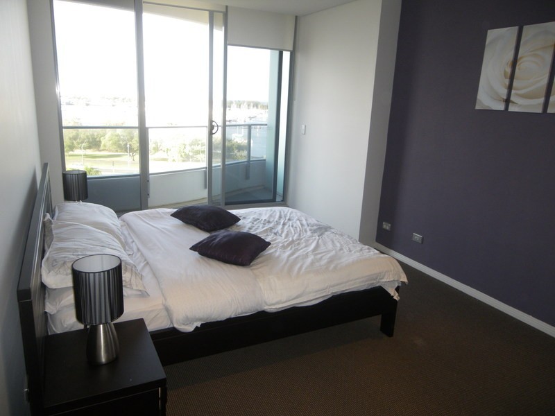 1004/4 Como Crescent, Southport QLD 4215