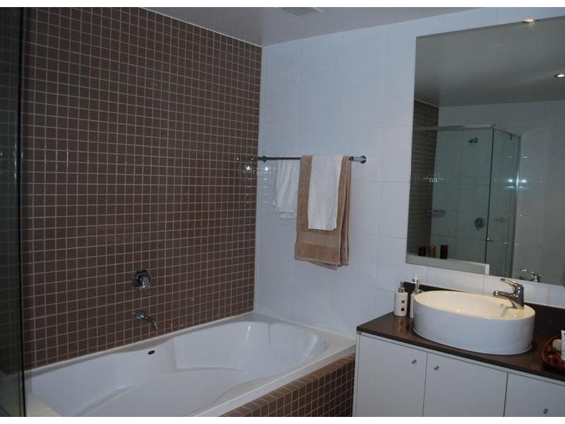 1004/4 Como Crescent, Southport QLD 4215