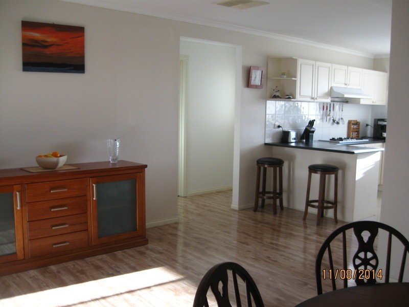 43 Avebury Drive, Berwick VIC 3806