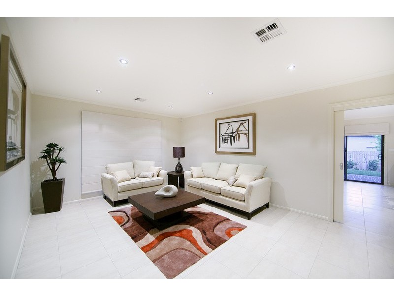 5 Ray Ellis Crescent, Forde ACT 2914