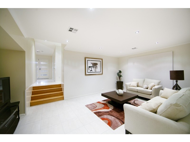 5 Ray Ellis Crescent, Forde ACT 2914