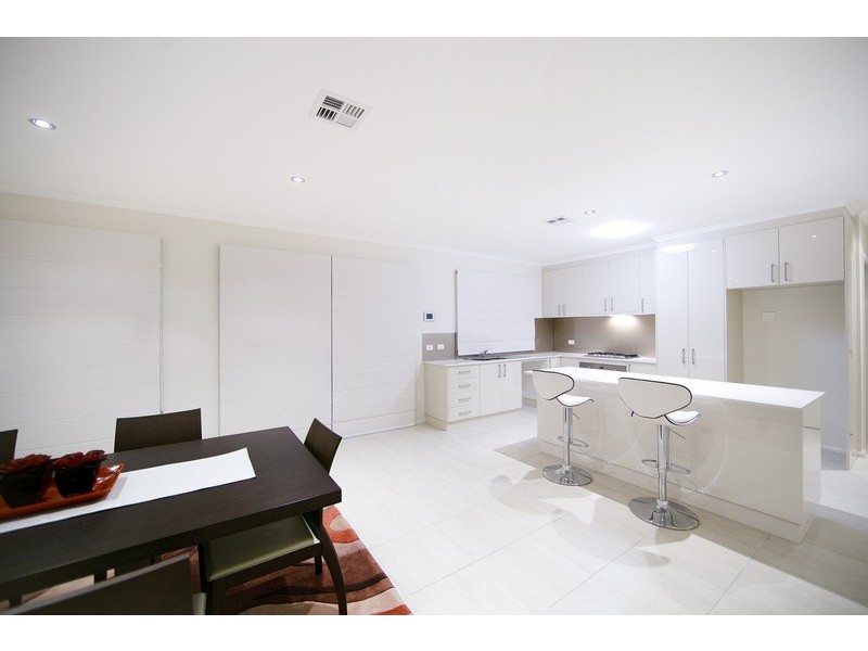 5 Ray Ellis Crescent, Forde ACT 2914