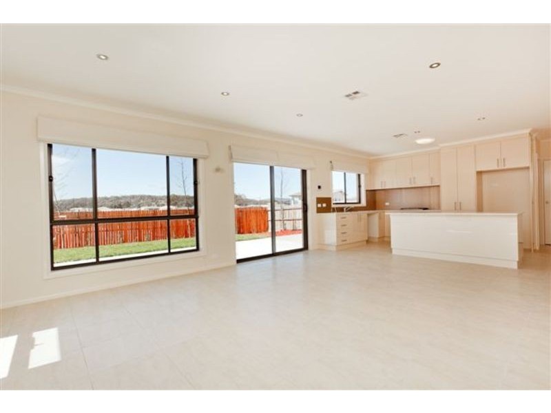 5 Ray Ellis Crescent, Forde ACT 2914