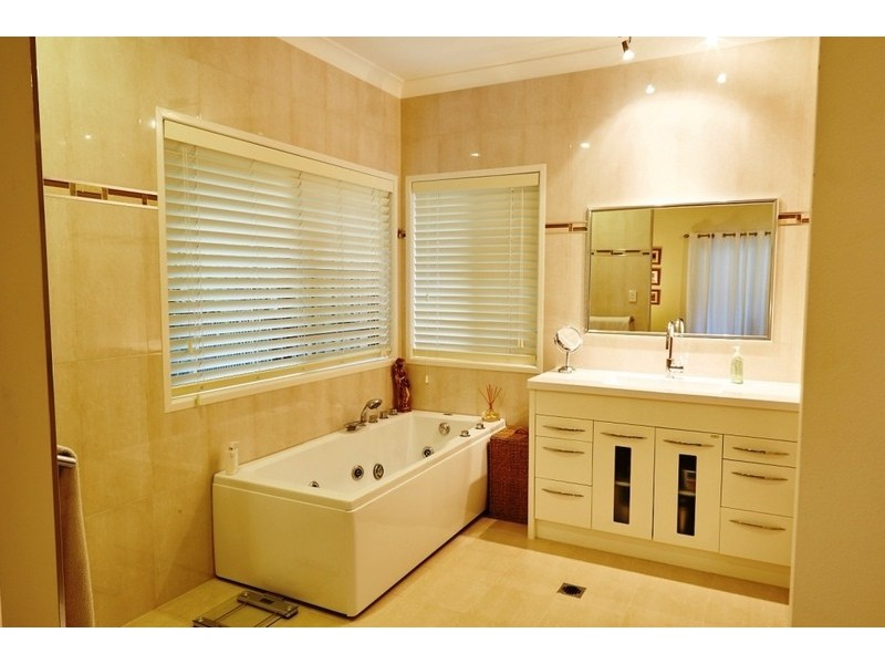 12 Confluence Court, Eatons Hill QLD 4037