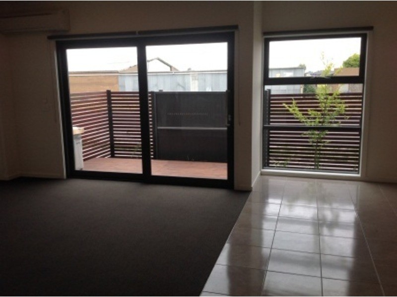 8/1B Jarama Blvd, Epping VIC 3076