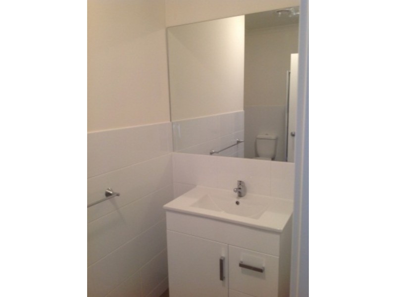 8/1B Jarama Blvd, Epping VIC 3076