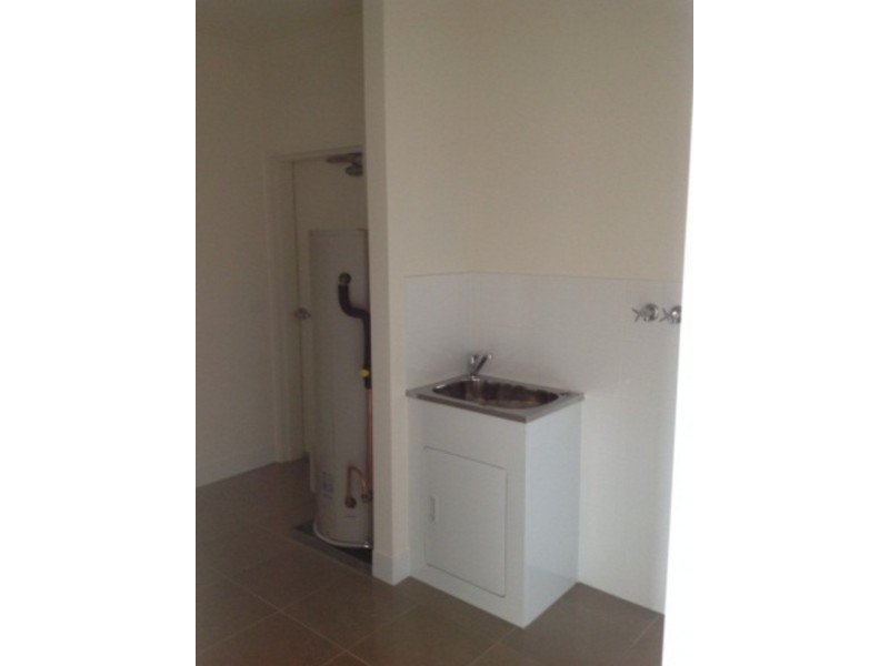 8/1B Jarama Blvd, Epping VIC 3076