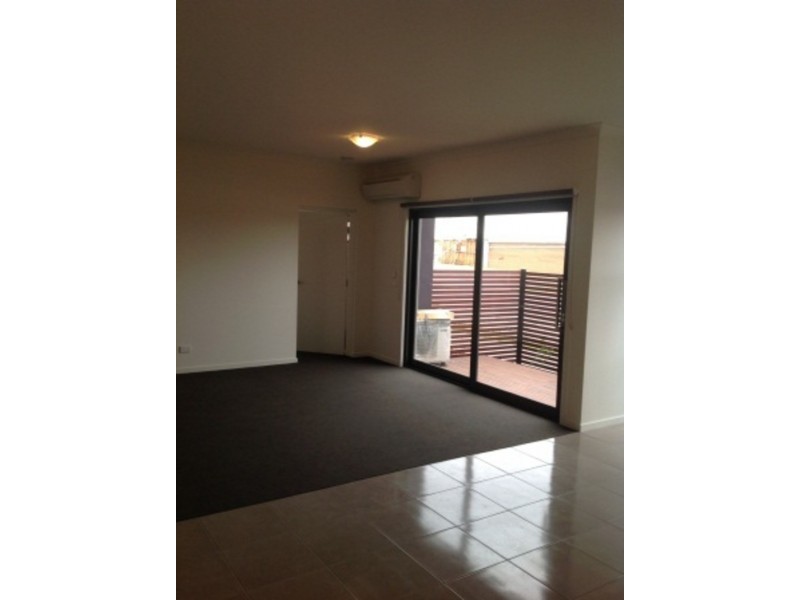 8/1B Jarama Blvd, Epping VIC 3076