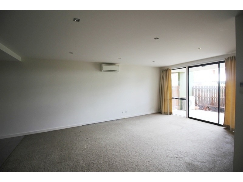 2/6 Crefden Street, Maidstone VIC 3012